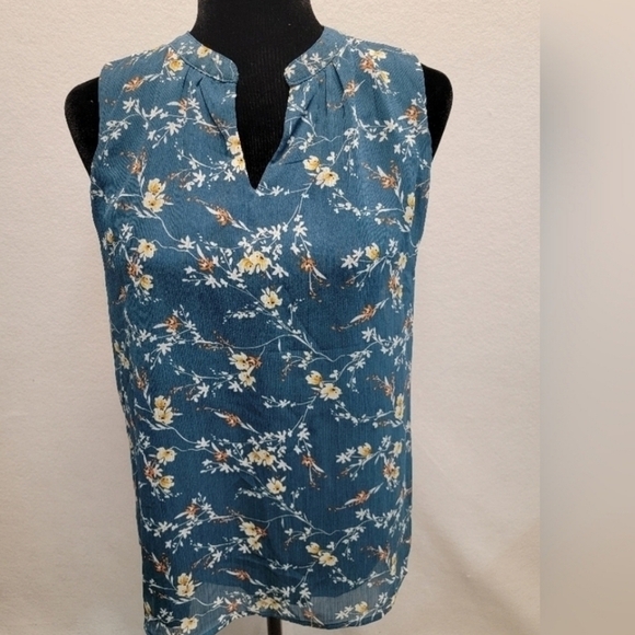 Bundle Of 5 Womens Size Medium Tops 2 NWT 2 NWOT 1 Used - Picture 5 of 9